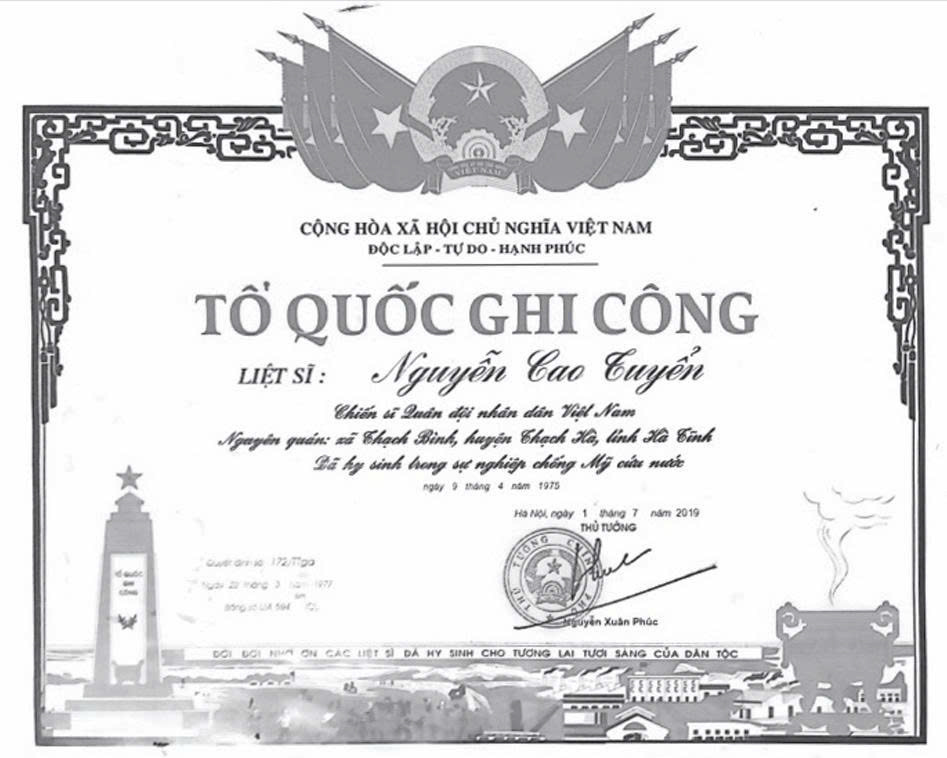 NGÃ XUỐNG TRƯỚC NGÀY CHIẾN THẮNG