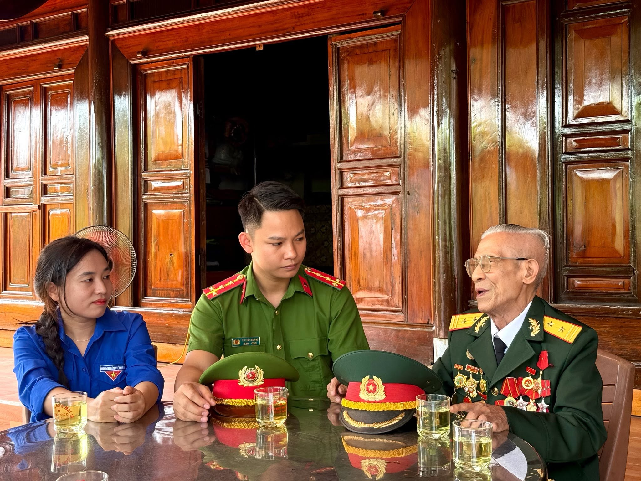 LẮNG NGHE KÝ ỨC NGƯỜI LÍNH - TIẾP NỐI TRUYỀN THỐNG, VỮNG BƯỚC TƯƠNG LAI