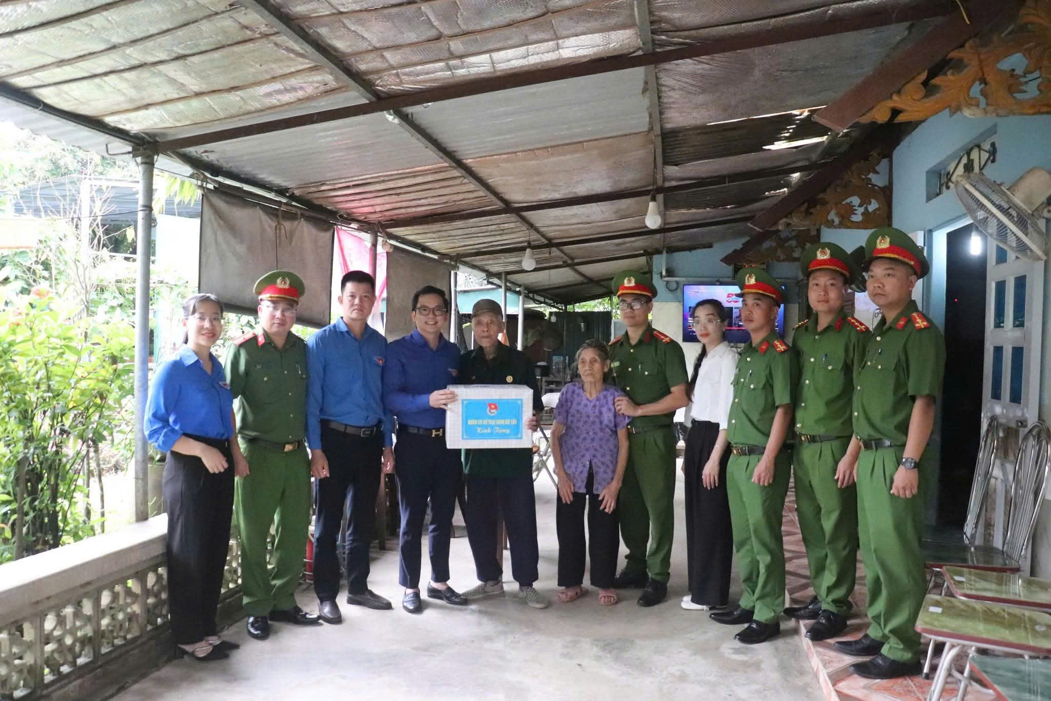 TUỔI TRẺ ĐIỆN BIÊN TRI ÂN CÁC CHIẾN SĨ ĐIỆN BIÊN, THƯƠNG BINH TRÊN ĐỊA BÀN PHƯỜNG ĐIỆN BIÊN PHỦ 