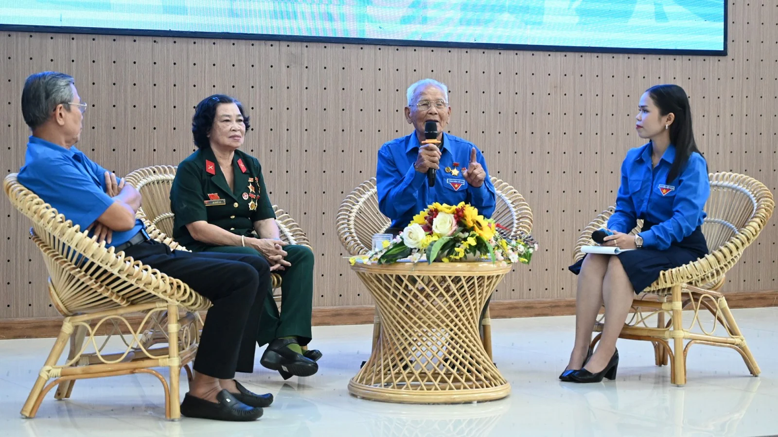Tọa đàm "Đường 1C huyền thoại - Hành trình tiếp lửa truyền thống