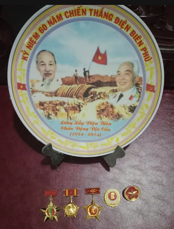 CÂU CHUYỆN THỜI HOA LỬA - TRẦN VĂN BÀI