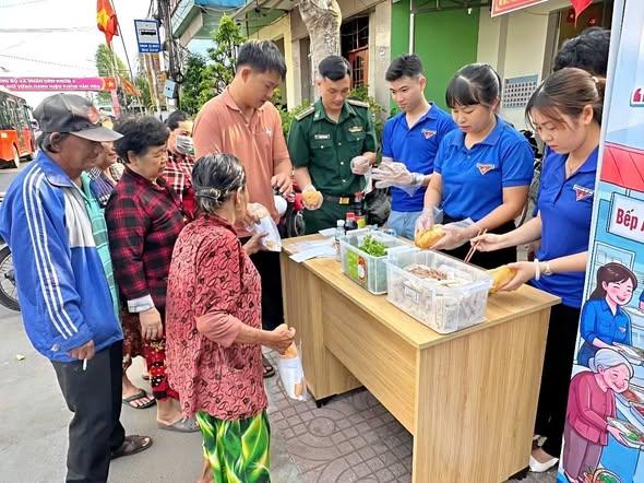 “SUẤT ĂN 0 ĐỒNG” HƯỚNG TỚI ĐỒNG BÀO KHÓ KHĂN 