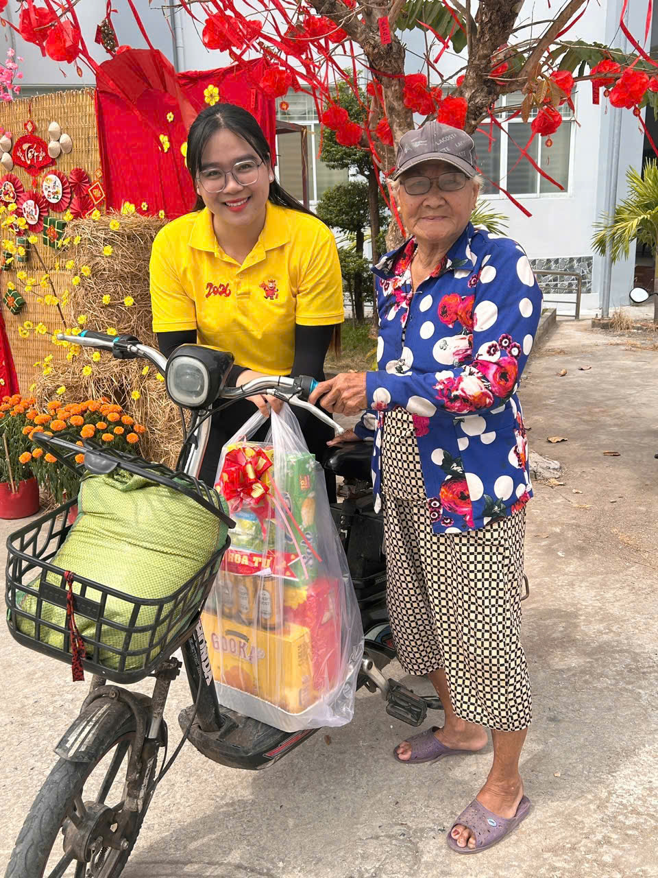 hoạt động chăm lo đời sống cho gia đình chính sách