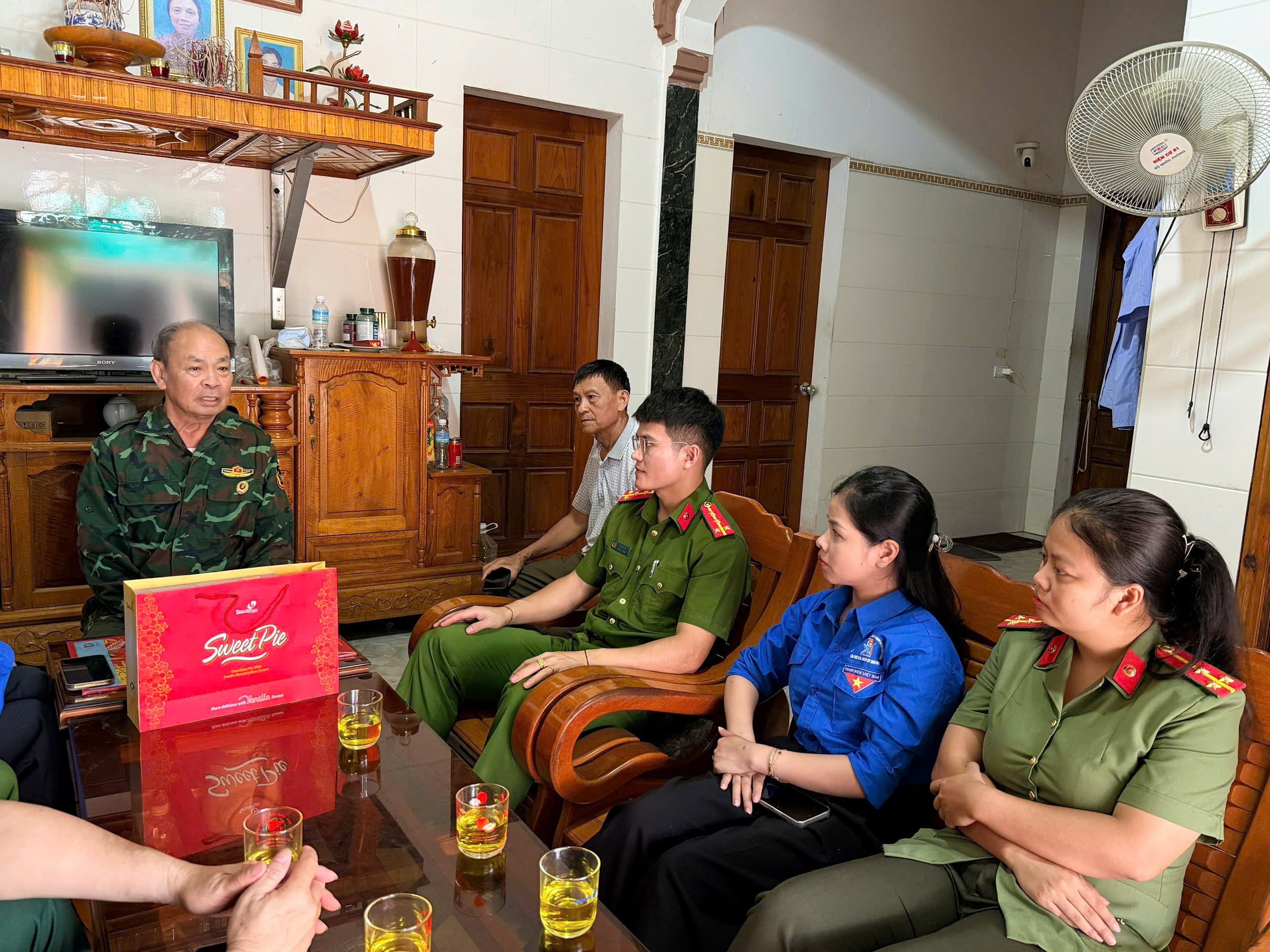 CHU ĐÌNH VIỆT - KÝ ỨC THỜI HOA LỬA TRÊN ĐẤT MIỀN ĐÔNG