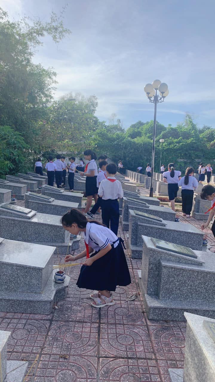 YÊU BIỂN ĐẢO QUÊ HƯƠNG