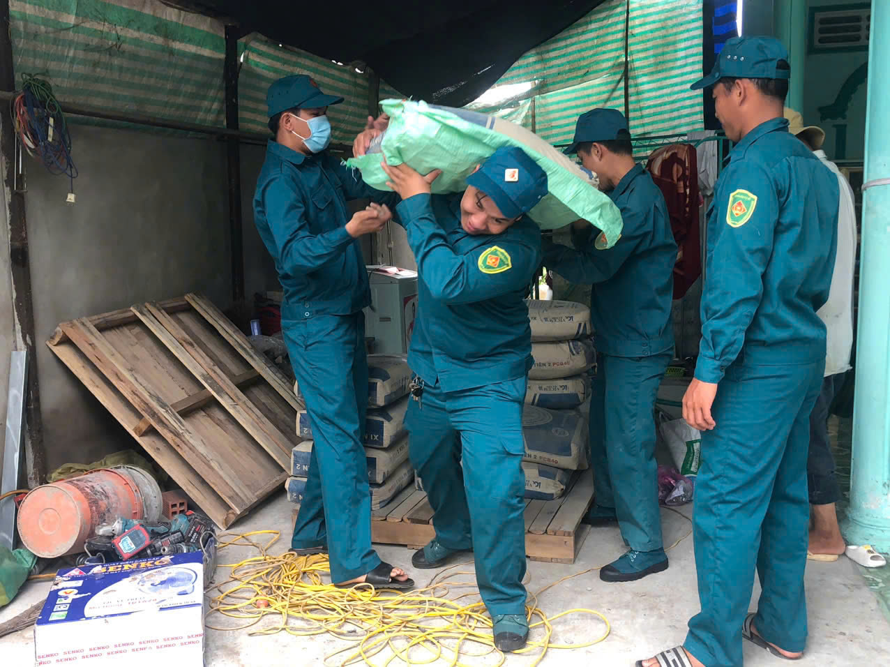 NGƯỜI LÍNH HĂNG HÁI THAM GIA CÔNG TRÌNH TRONG THỜI ĐẠI MỚI