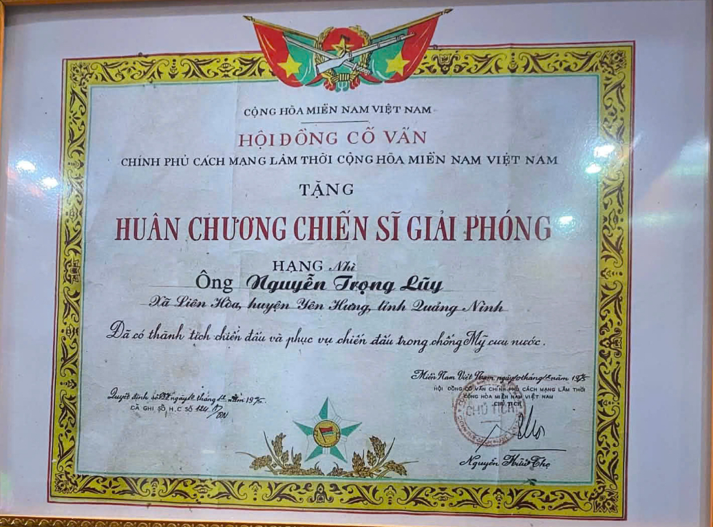 Nguyễn Tiến đạt- Huân chương chiến sĩ giả phóng Của ông Nguyễn Trọng Luỹ