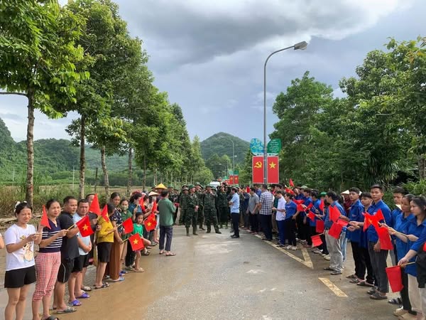 Đi dân nhớ, ở dân thương