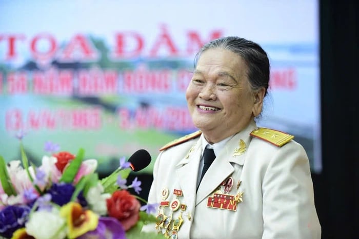 Anh hùng lực lượng vũ trang nhân dân Ngô Thị Tuyển (1)