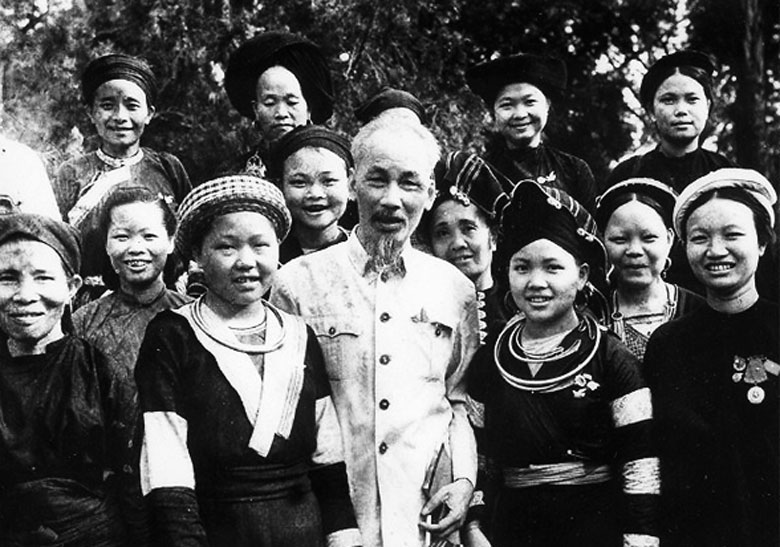 Quan điểm của Chủ tịch Hồ Chí Minh soi sáng công tác cán bộ nữ