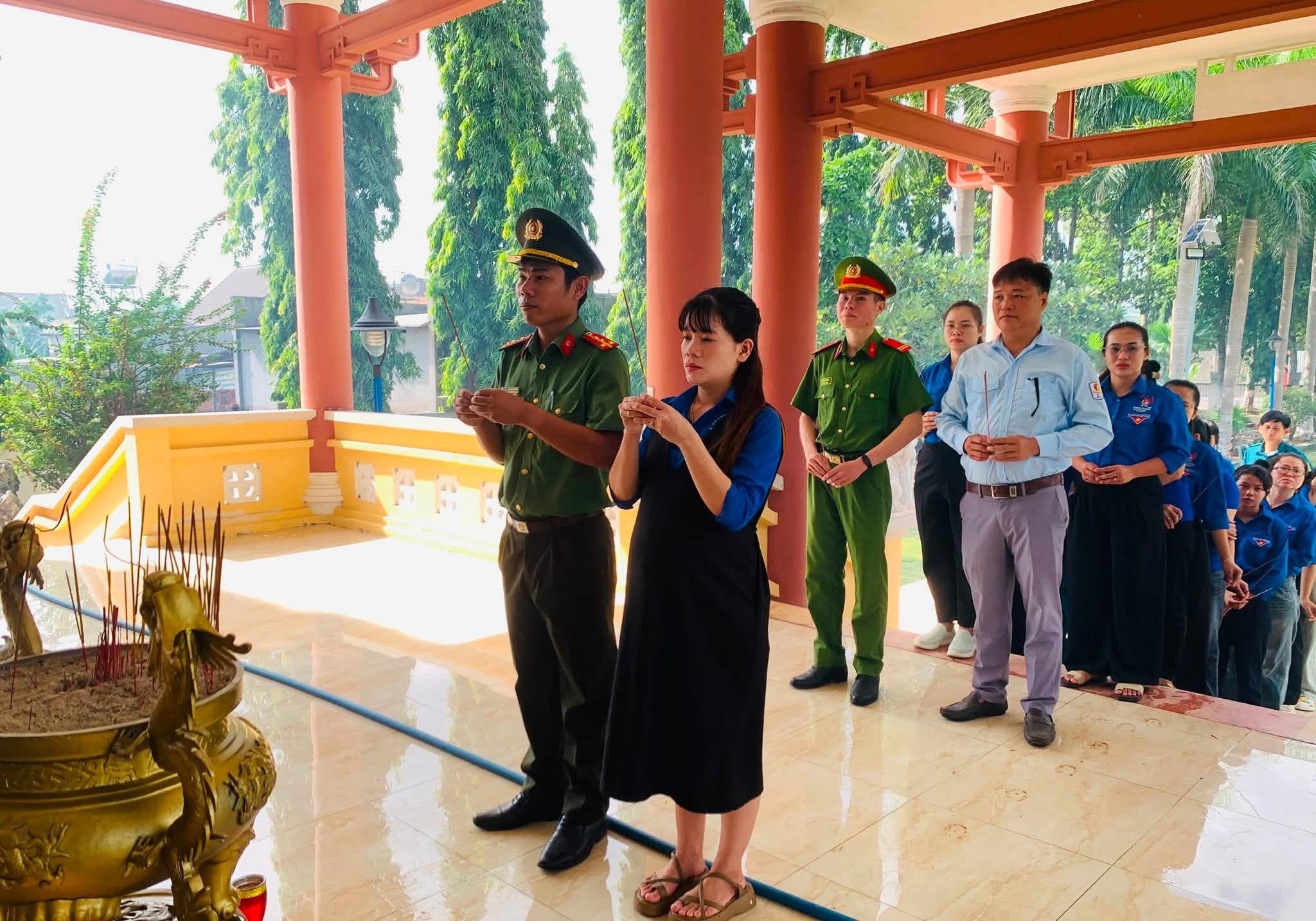CÂU CHUYỆN THỜI HOA LỬA- Một nén nhang – Một đời ghi nhớ
