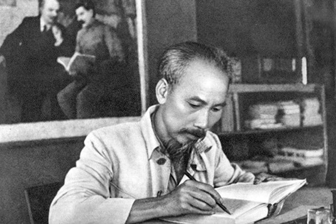 NGƯỜI THANH NIÊN RỜI BẾN NHÀ RỒNG