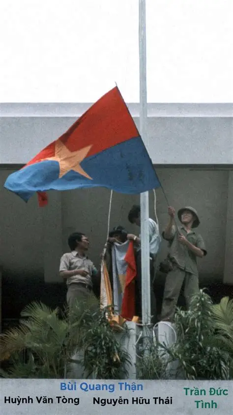 NGƯỜI GIỮ CỜ TRÊN DINH ĐỘC LẬP – BÙI QUANG THẬN