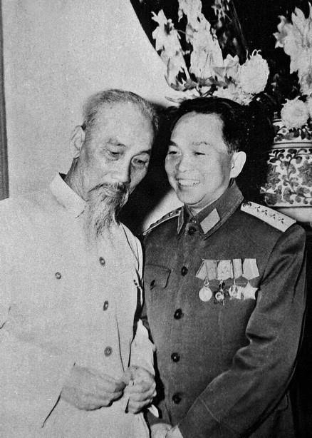 CHỦ TỊCH HỒ CHÍ MINH & ĐẠI TƯỚNG VÕ NGUYÊN GIÁP