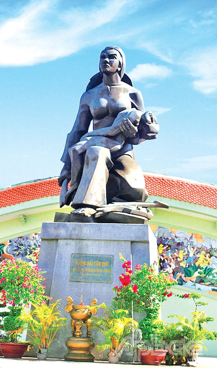 Chợ Giữa Vĩnh Kim (nay thuộc ấp Vĩnh Hòa, xã Vĩnh Kim, huyện Châu Thành, tỉnh Tiền Giang) còn gọi là chợ Đình Thung, do ông Cai Đình Thung lập. Dân gian quen gọi là chợ Giữa vì nó nằm phía trong chợ Rạch Gầm...
