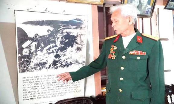 Chiếc khăn tay mẹ gửi theo
