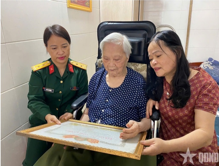 BÀ MẸ VIỆT NAM ANH HÙNG NGUYỄN THỊ KIM OANH: HAI LẦN TIỄN CON, MỘT ĐỜI MANG NỖI NHỚ