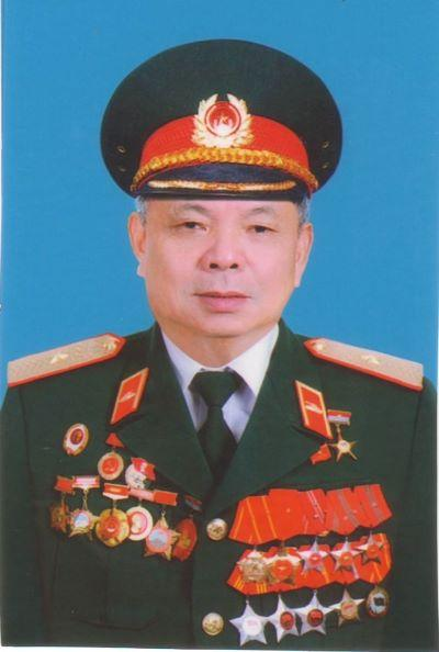 ANH HÙNG LÊ XUÂN TẤU – NGƯỜI TRƯỞNG XE TĂNG 555 TIẾN QUA LỬA ĐẠN