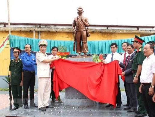 Bức tượng đài mãi mãi tuổi xuân xanh