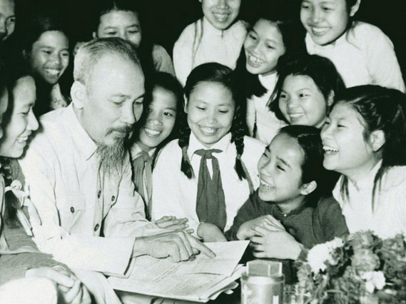 Chủ Tịch Hồ Chí Minh - Vị lãnh tụ vĩ đại trong lòng dân