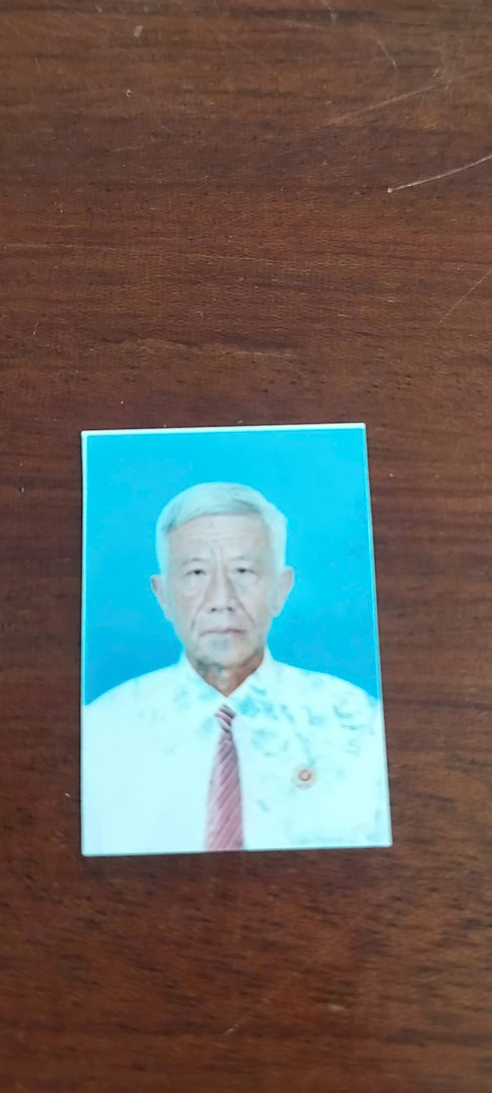 CÔ GÁI ĐỢI BÊN BẾN NƯỚC