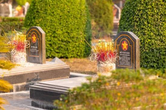 Tô Vĩnh Diện – Dùng Máu Xương Chèn Ngang Bánh Pháo: Sương Gió Dốc Chuối Và Mối Tình Vĩnh Viễn Tàn Phai