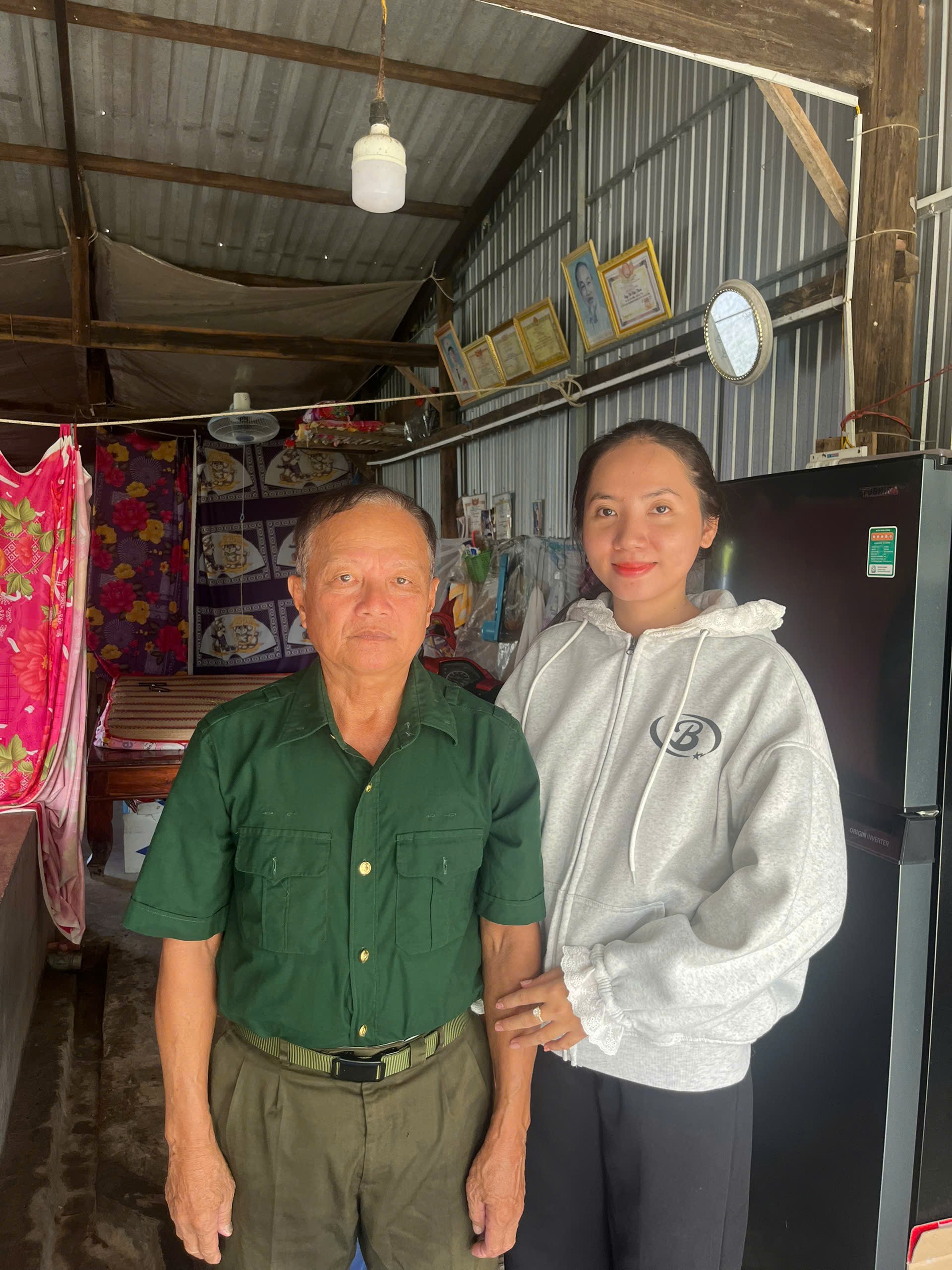 Người liên lạc dũng cảm