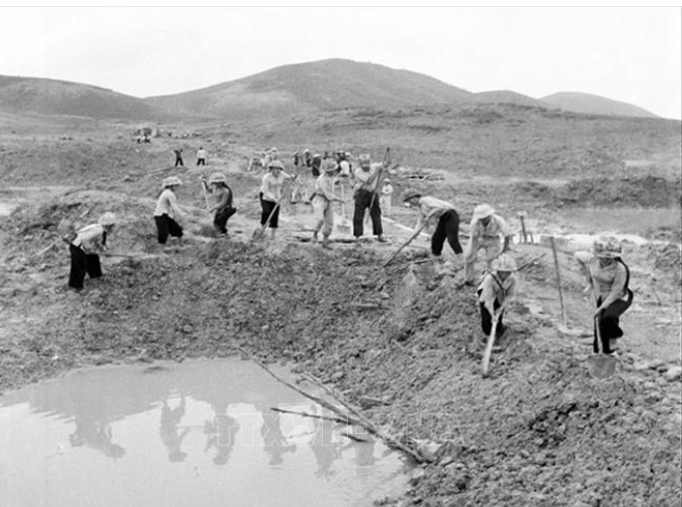 10 CÔ GÁI NGÃ BA ĐỒNG LỘC – MƯỜI TUỔI THANH XUÂN GỬI LẠI ĐẤT NƯỚC