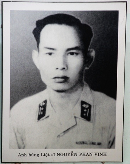 NGUYỄN PHAN VINH – NGƯỜI THUYỀN TRƯỞNG ANH HÙNG TRÊN CON ĐƯỜNG HỒ CHÍ MINH TRÊN BIỂN