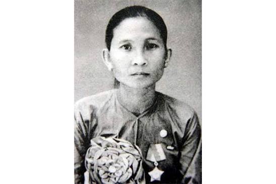 Khi người mẹ cầm súng