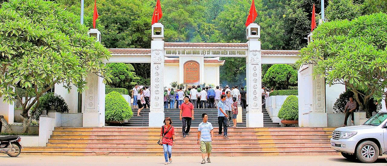 MƯỜI ĐÓA HOA BẤT TỬ Ở NGÃ BA ĐỒNG LỘC