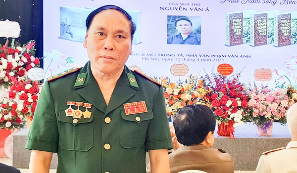người kể chuyện phía Nam sông Bến Hải