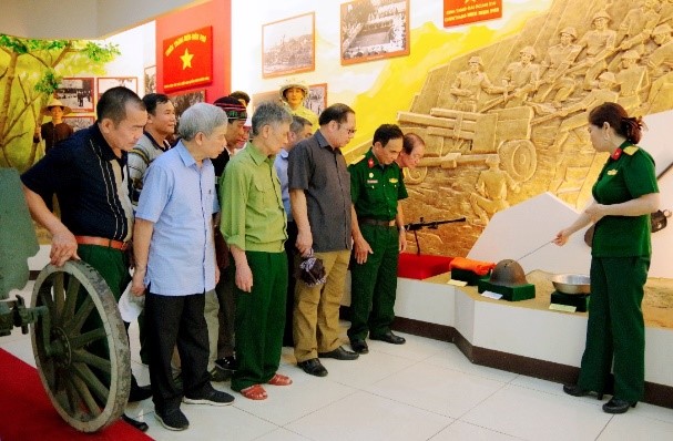 Mũ sắt của người pháo thủ Điện Biên