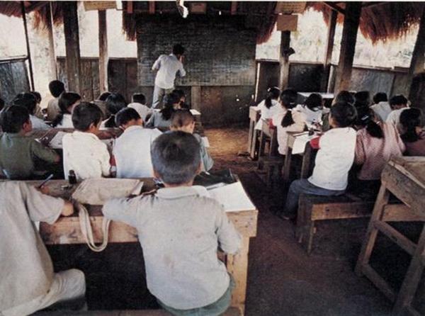 TỪ NHỮNG LỚP HỌC TRONG HẦM ĐẾN GIẢNG ĐƯỜNG QUỐC TẾ