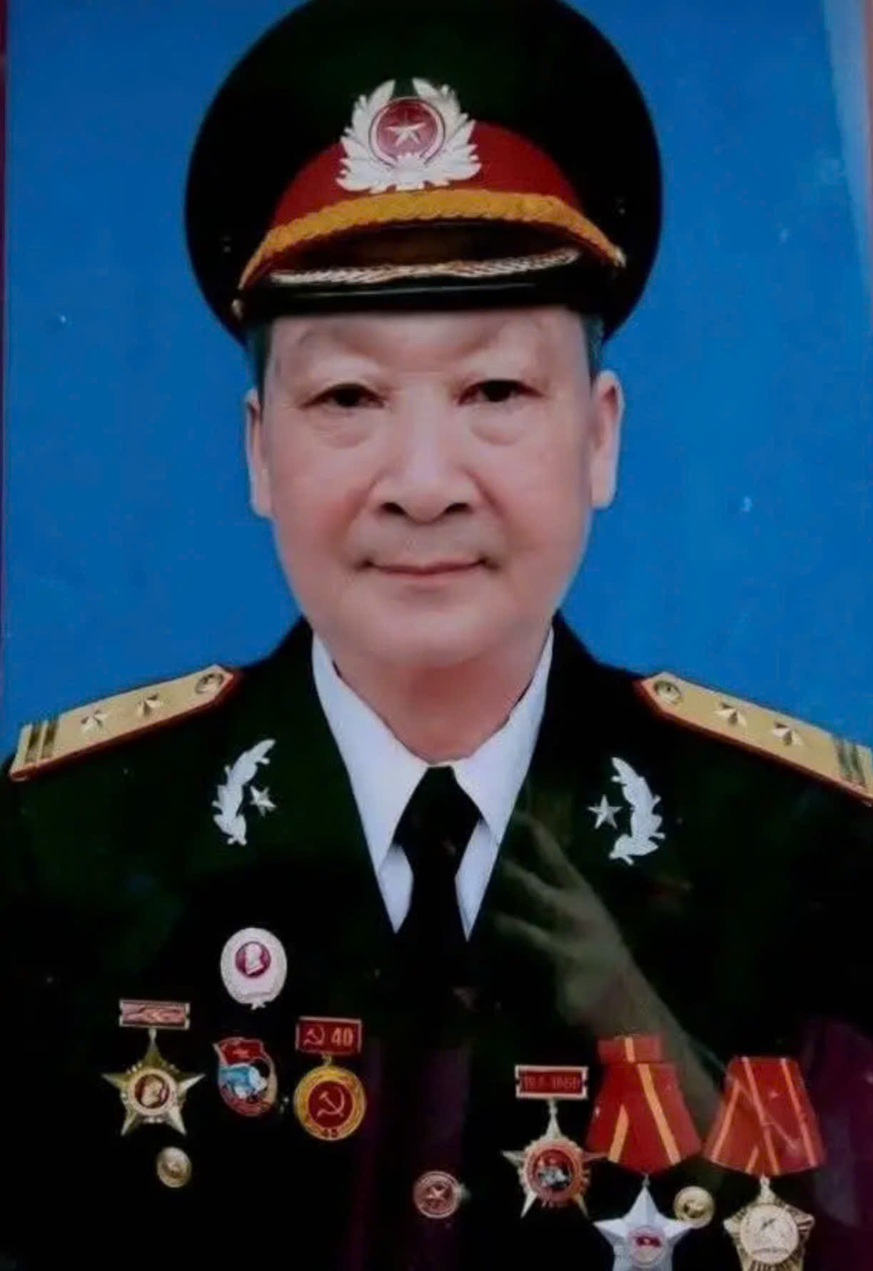 HÀ VĂN VẤN - NGƯỜI ANH HÙNG TRÊN NHỮNG CUNG ĐƯỜNG LỬA (tác giả: Hoàng Nam)