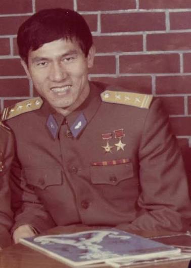 TỪ BẦU TRỜI HÀ NỘI ĐẾN VŨ TRỤ