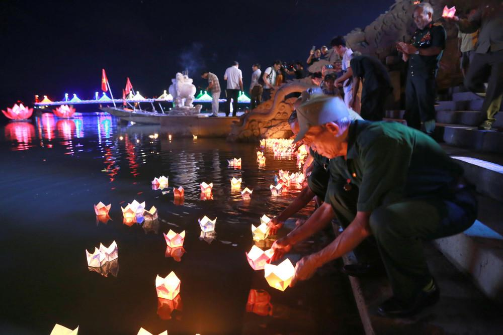 81 NGÀY ĐÊM – NHỮNG TUỔI HAI MƯƠI HÓA THÀNH BẤT TỬ