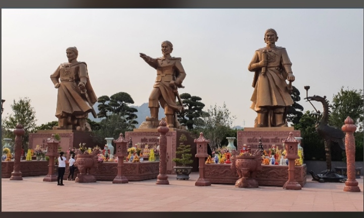 Ngô Quyền (898 – 944), còn gọi là Tiền Ngô Vương, là vị anh hùng dân tộc vĩ đại, người đã đặt nền móng vững chắc cho thời kỳ độc lập, tự chủ lâu dài của Việt Nam sau hơn một thiên niên kỷ chịu sự đô hộ của các triều đại phương Bắc.