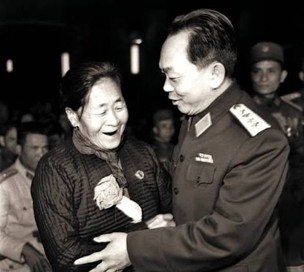 Mẹ Suốt - Chèo đò qua làn bom đạn đưa bộ đội sang sông