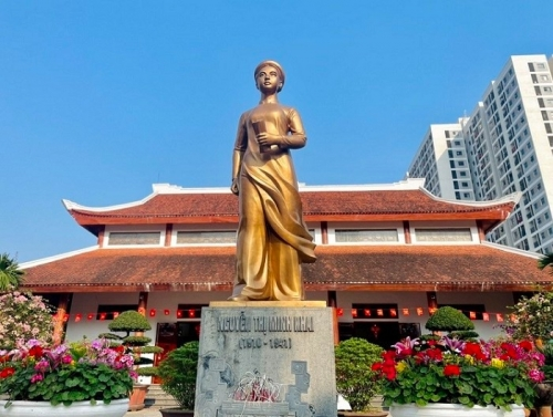 Nguyễn Thị Minh Khai – Đóa hoa cách mạng giữa thời hoa lửa- CHI ĐOÀN 10C1 STT :02