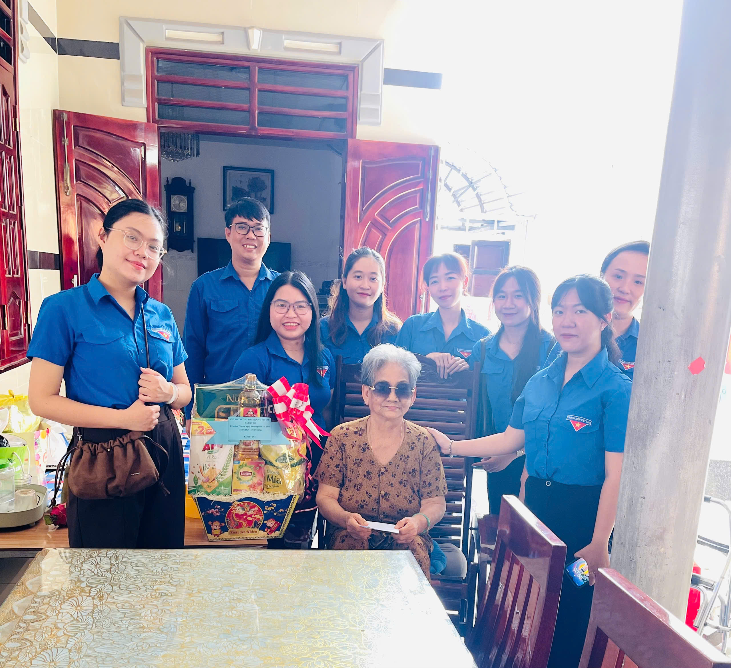MỘT ĐỜI GIỮ TRỌN NGHĨA TÌNH
