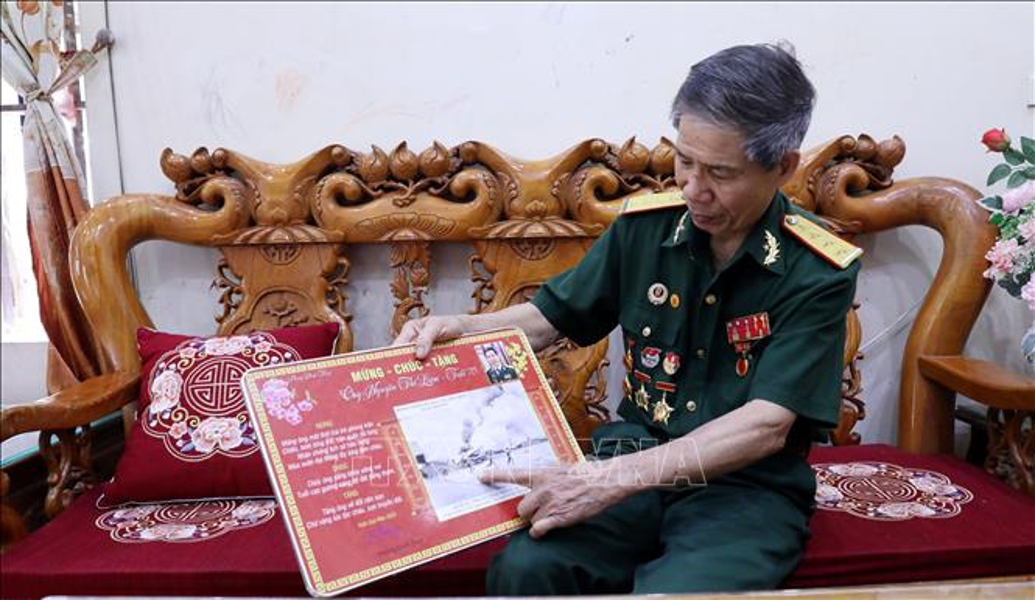 Nhân chứng sống kể chuyện bức ảnh 'Truy kích địch trong sân bay Tân Sơn Nhất'