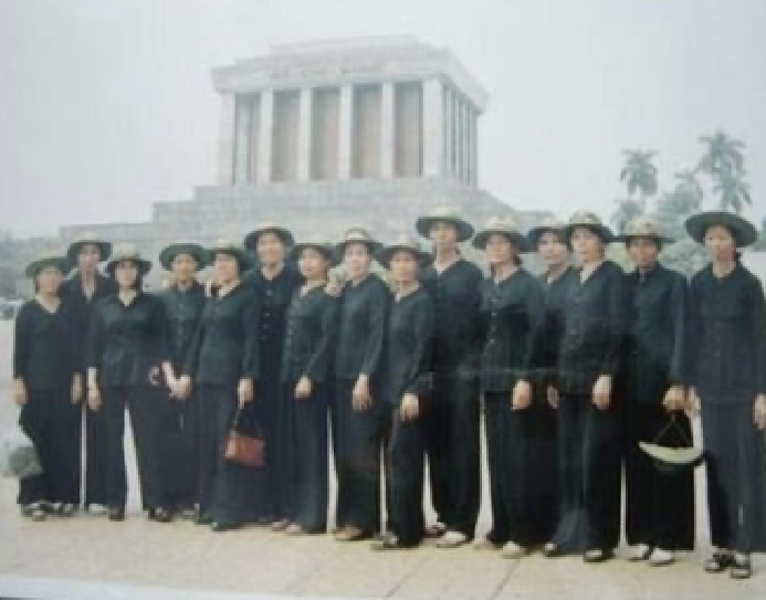 Phía sau thời hoa lửa