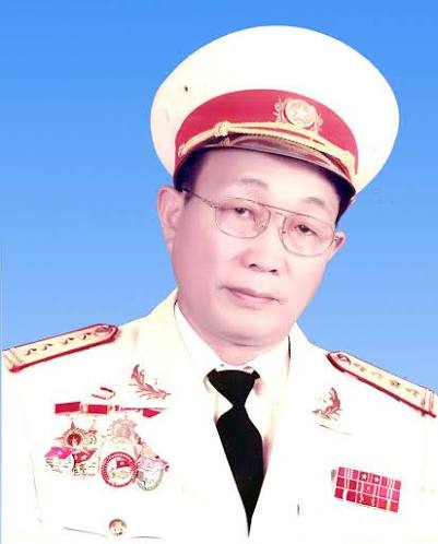 BÁC SĨ MỔ THẤU PHỔI BẰNG ỐNG BÚT MÁY