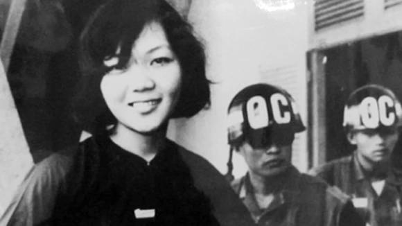 Những bông hồng thép giữa mùa xuân