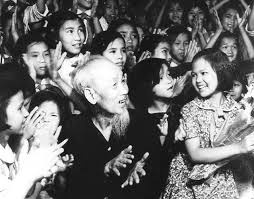 Bác Hồ đến với trại mồ côi Kim Đồng