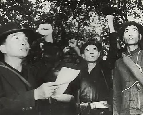 "Người được chọn và 34 chiến sĩ đầu tiên".