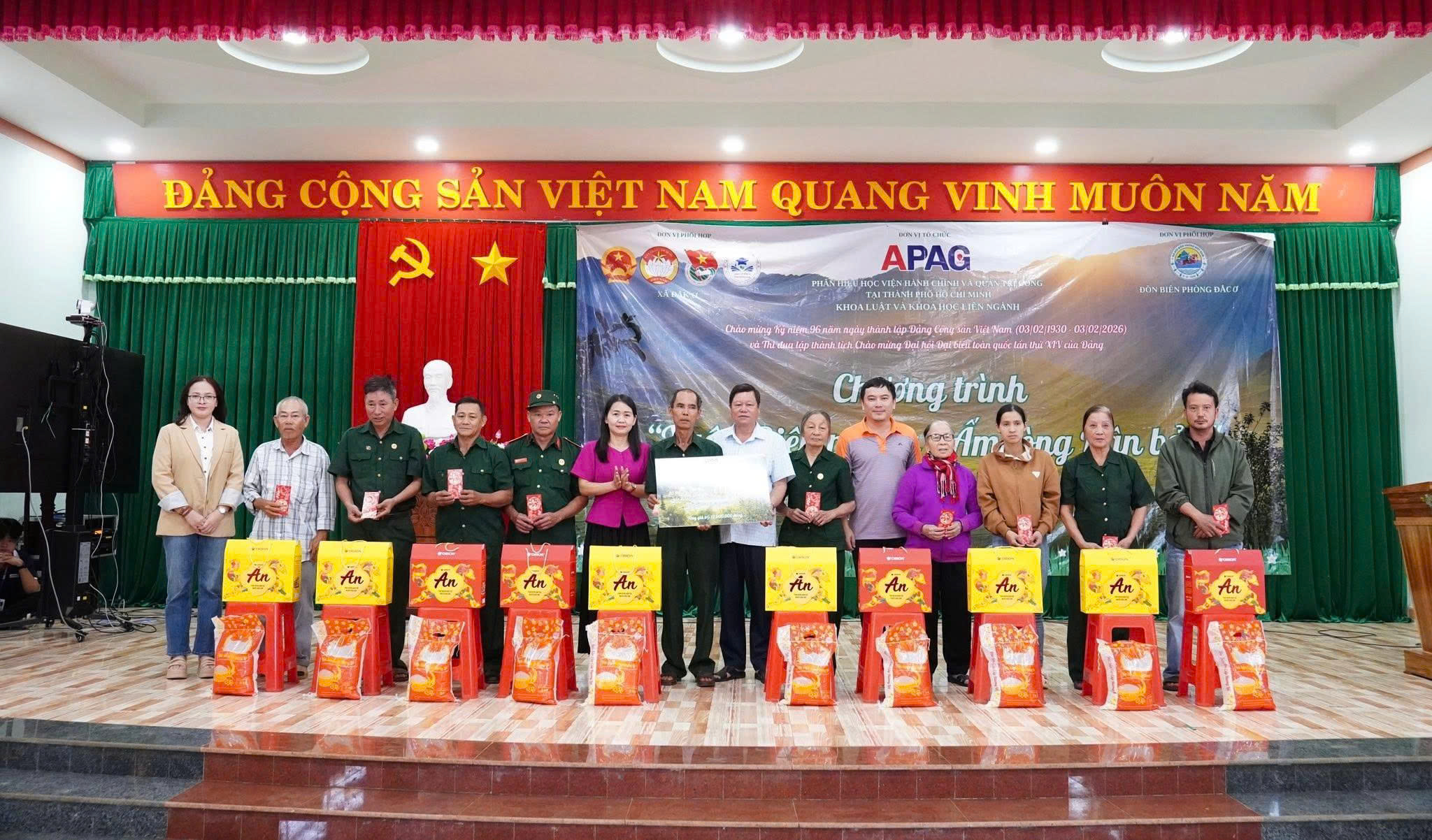 Giữ Lửa Hào Hùng Giữa Đời Thường