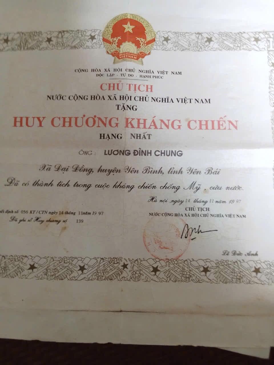 Bóng Dáng Trên Bảng Đen Thời Đạn Lửa - 1B1VCVB