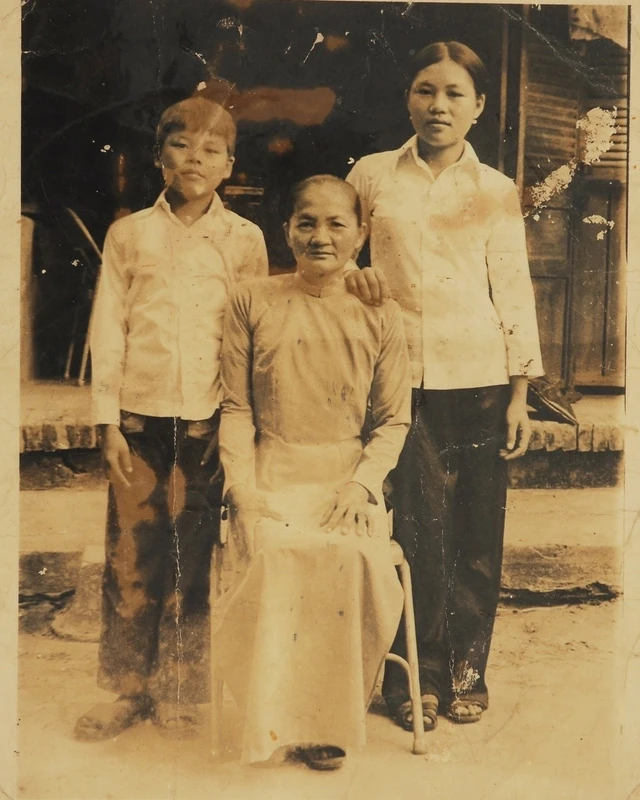 HUỲNH THỊ SÁU – “MÁ SÁU NGẪU”, NGƯỜI MẸ GIAO LIÊN NƠI CỬA NGÕ SÀI GÒN